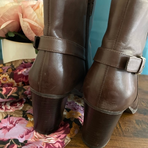 Ralph Lauren 100% leather Cabrey zip ankle boots. 3” block heel, size 8 - Picture 4 of 13